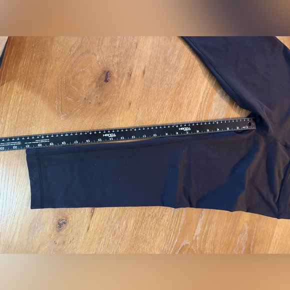 Lululemon Black Leggings - Astro Wunder Under V waist Size 6 - 21” Luon Fabric - Picture 7 of 11